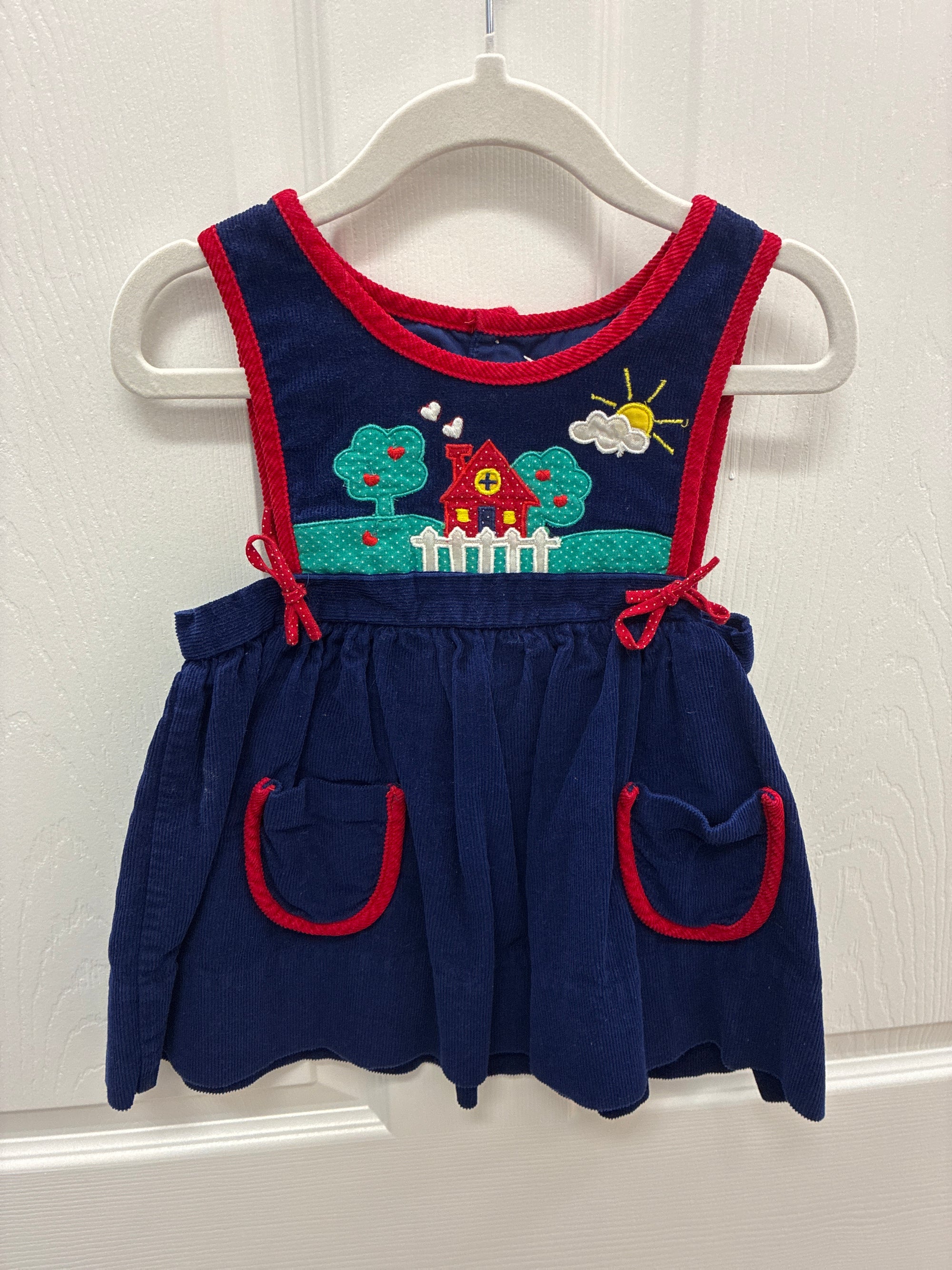 Vintage House Pinafore, 3